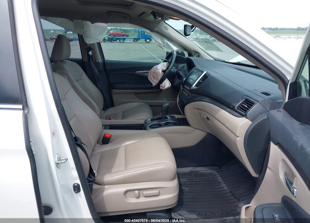 2017 HONDA PILOT VIN: 5FNYF6H50HB021772