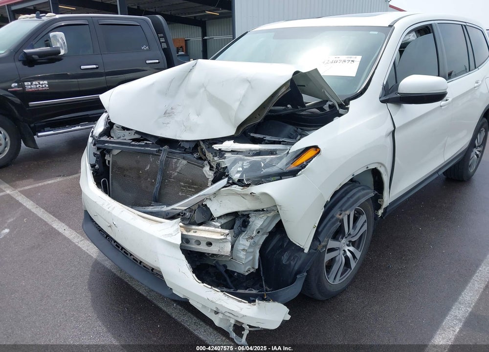 2017 HONDA PILOT VIN: 5FNYF6H50HB021772