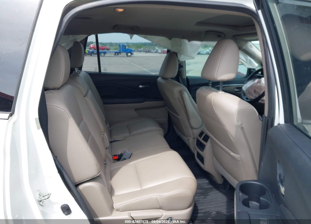 2017 HONDA PILOT VIN: 5FNYF6H50HB021772