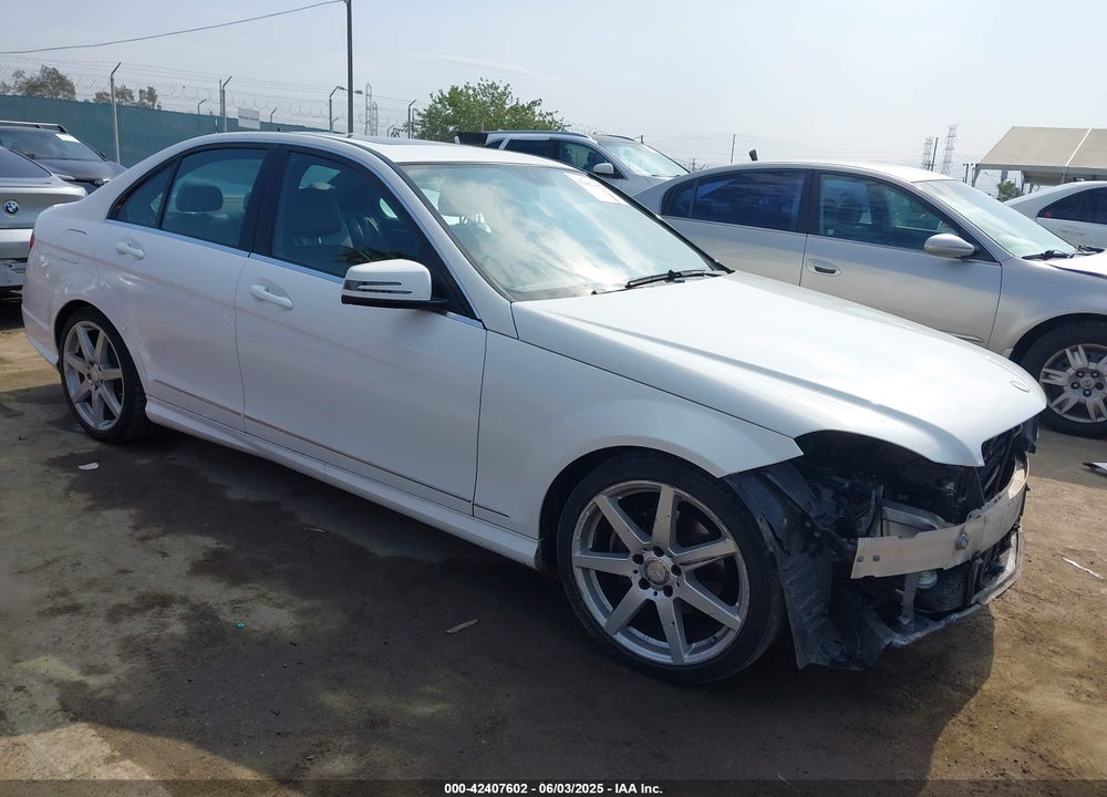 2014 MERCEDES-BENZ C 250 LUXURY/SPORT VIN: WDDGF4HB5EG245388