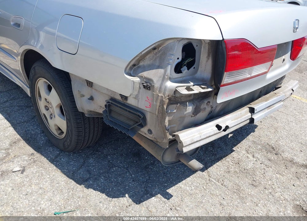 2001 HONDA ACCORD 3.0 EX VIN: 1HGCG16581A064253