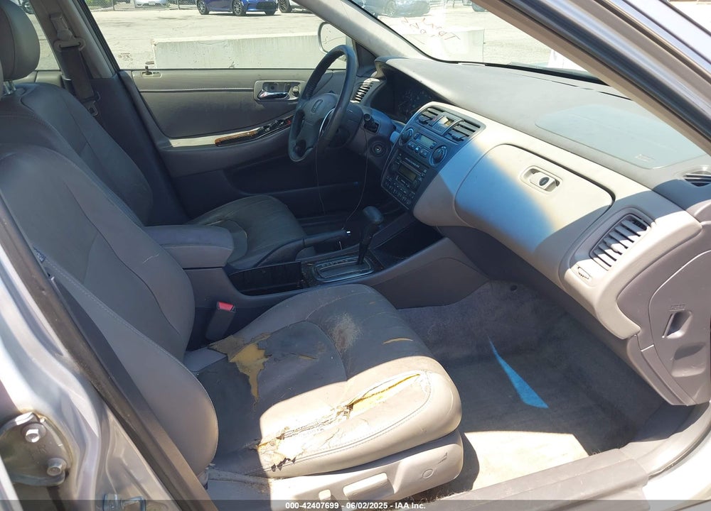2001 HONDA ACCORD 3.0 EX VIN: 1HGCG16581A064253