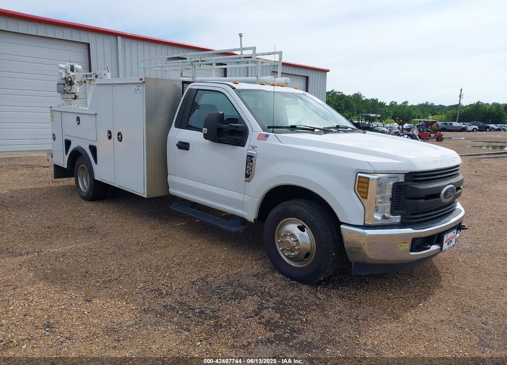 2019 FORD F-350 CHASSIS XL VIN: 1FDRF3G61KEC47465