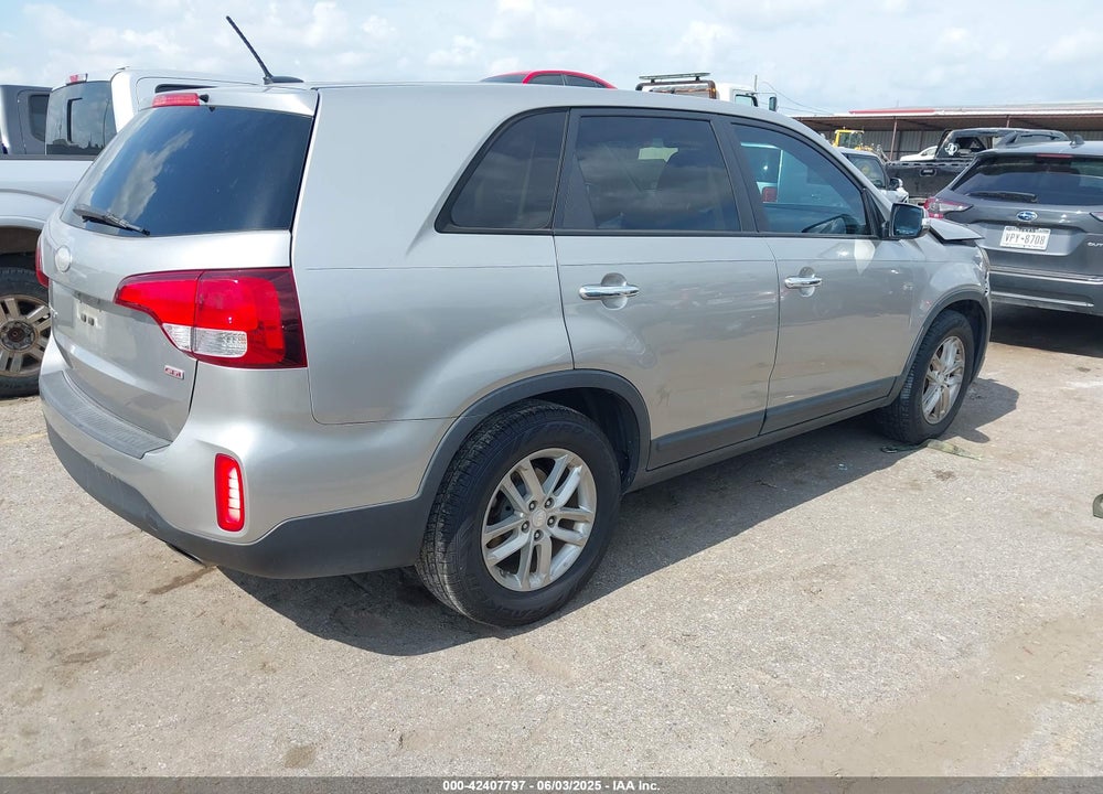 2015 KIA SORENTO VIN: 5XYKT3A68FG564793