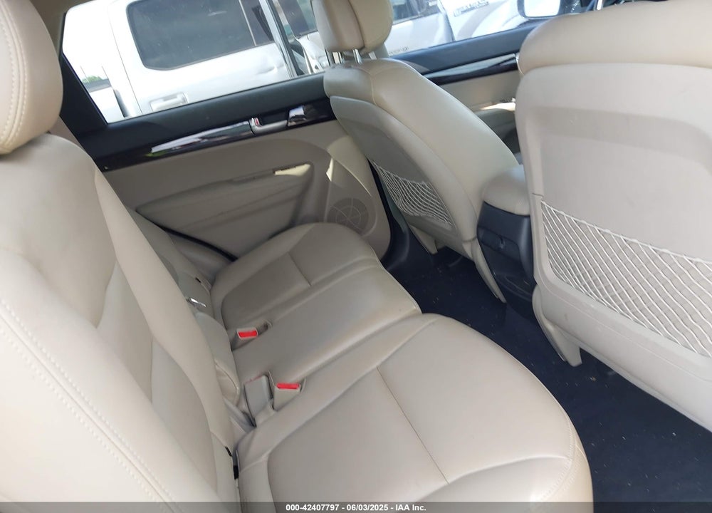 2015 KIA SORENTO VIN: 5XYKT3A68FG564793