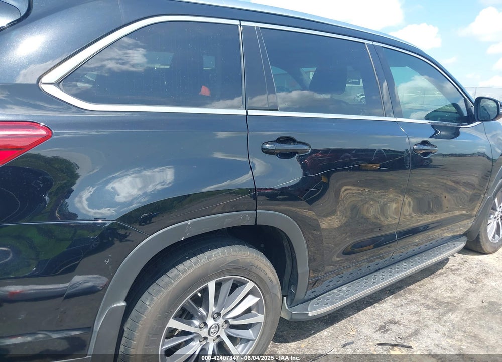 2017 TOYOTA HIGHLANDER XLE VIN: 5TDKZRFHXHS509618