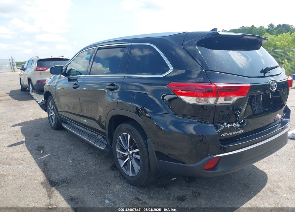 2017 TOYOTA HIGHLANDER XLE VIN: 5TDKZRFHXHS509618