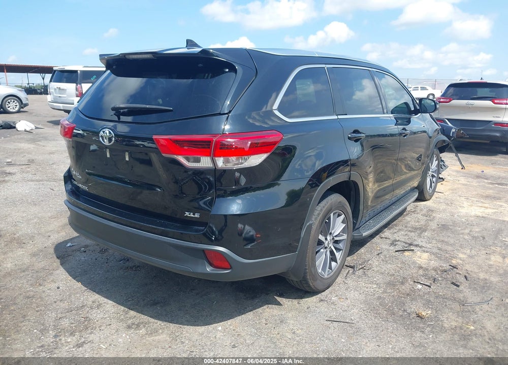 2017 TOYOTA HIGHLANDER XLE VIN: 5TDKZRFHXHS509618
