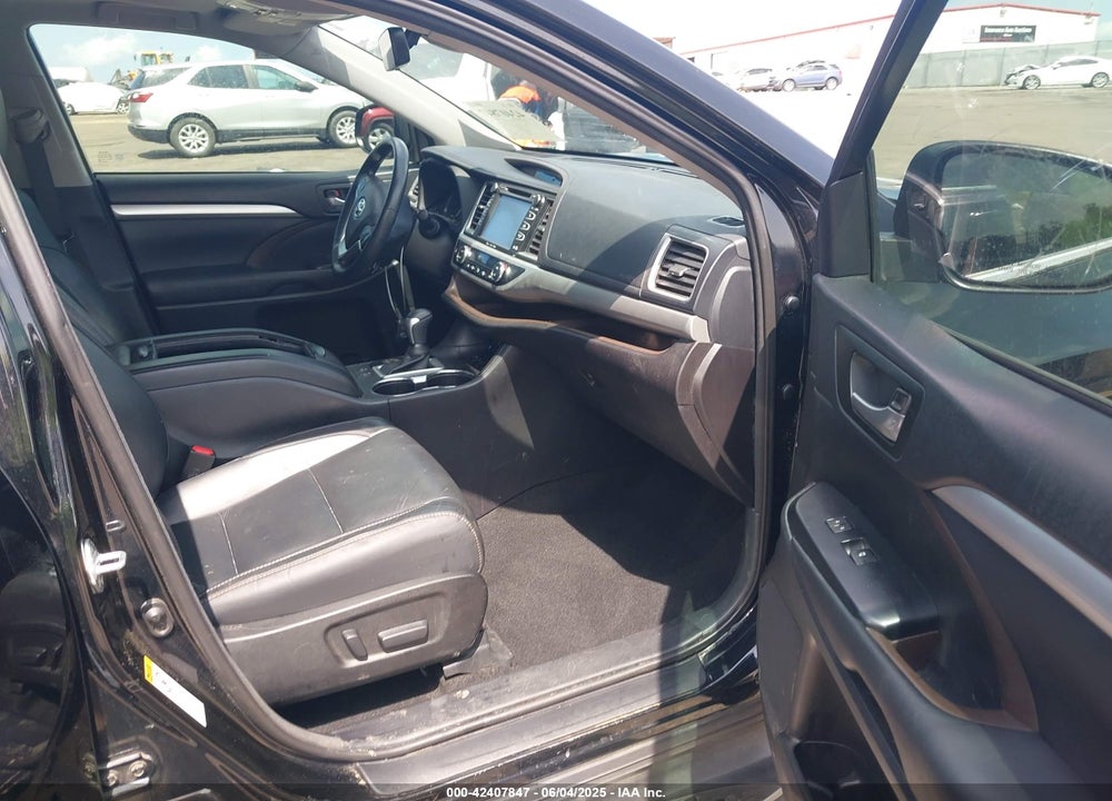 2017 TOYOTA HIGHLANDER XLE VIN: 5TDKZRFHXHS509618