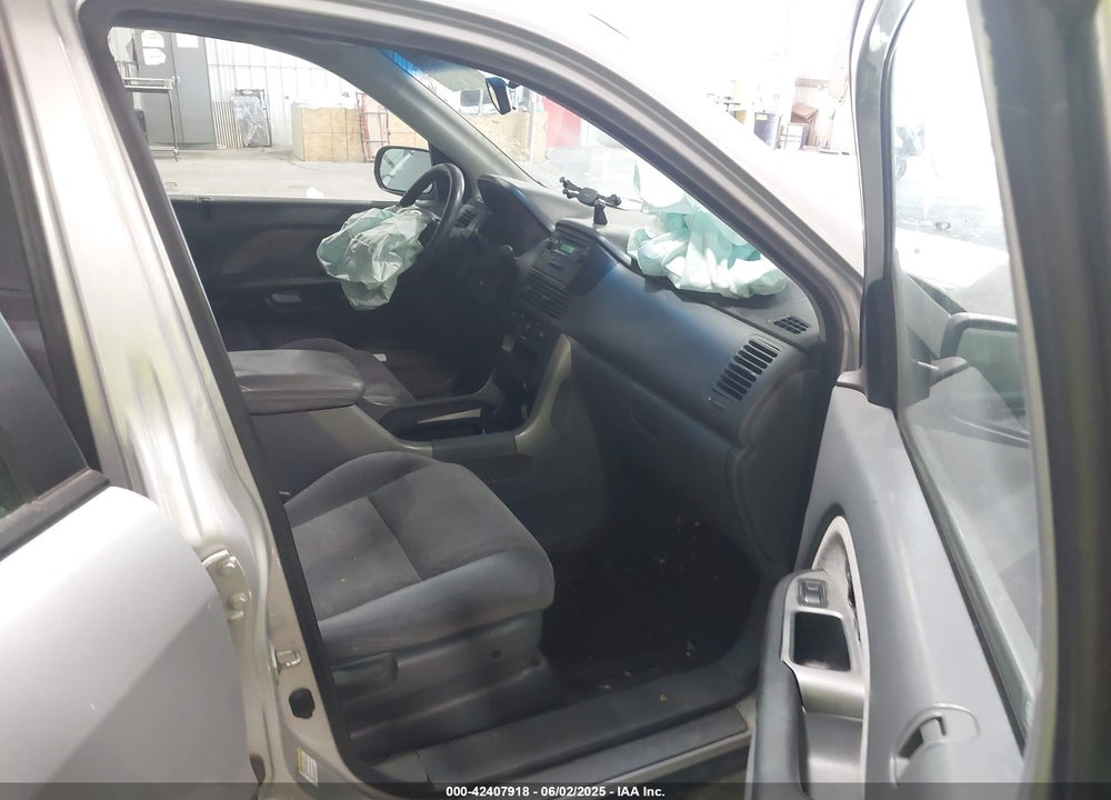 2004 HONDA PILOT LX VIN: 2HKYF18154H587485