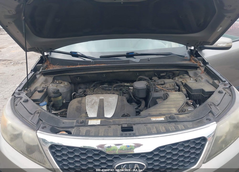 2011 KIA SORENTO VIN: 5XYKT4A21BG096516