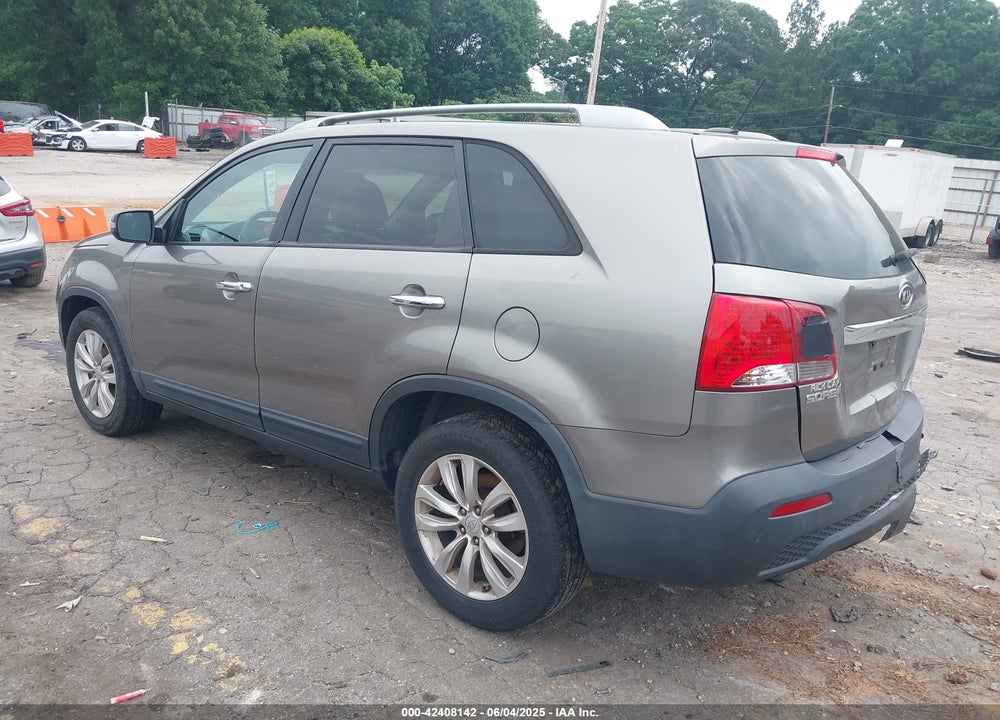 2011 KIA SORENTO VIN: 5XYKT4A21BG096516