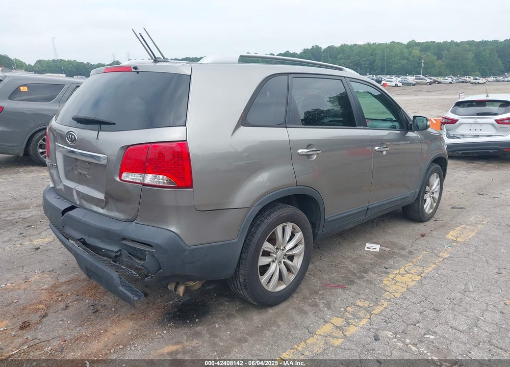 2011 KIA SORENTO VIN: 5XYKT4A21BG096516