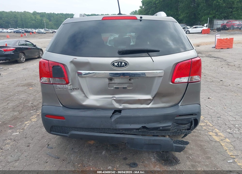 2011 KIA SORENTO VIN: 5XYKT4A21BG096516