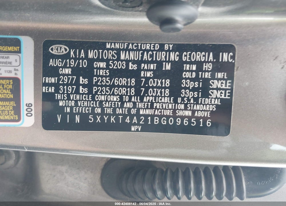 2011 KIA SORENTO VIN: 5XYKT4A21BG096516