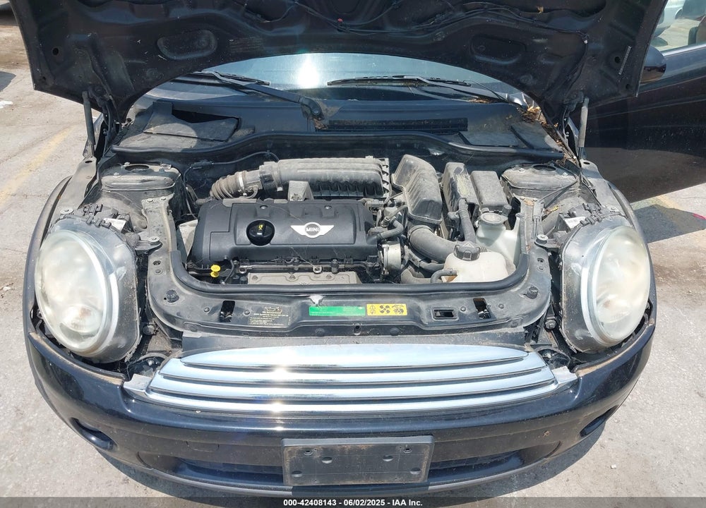 2010 MINI COOPER VIN: WMWMR3C51ATU97251