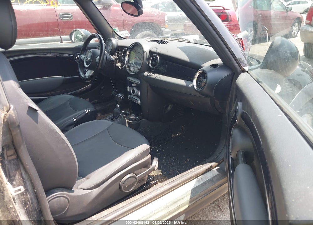 2010 MINI COOPER VIN: WMWMR3C51ATU97251
