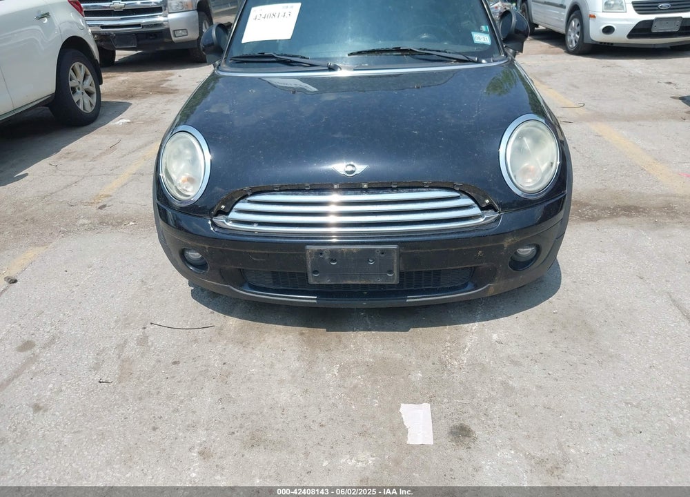 2010 MINI COOPER VIN: WMWMR3C51ATU97251
