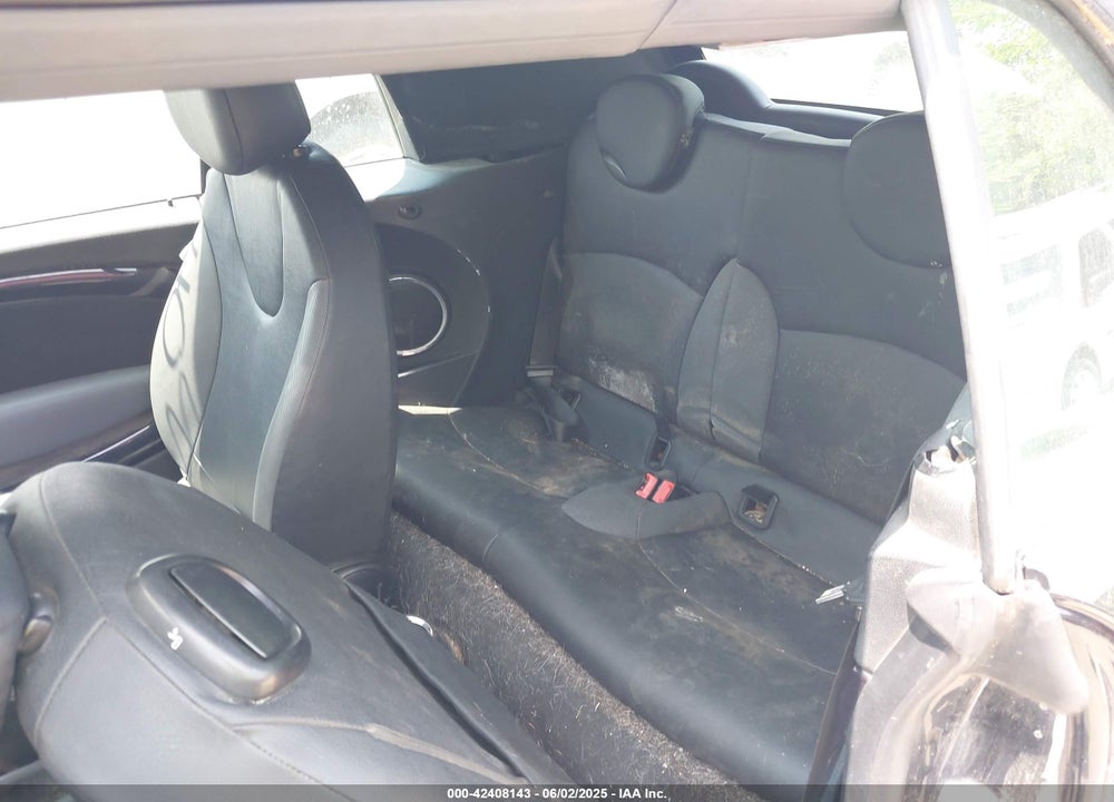 2010 MINI COOPER VIN: WMWMR3C51ATU97251