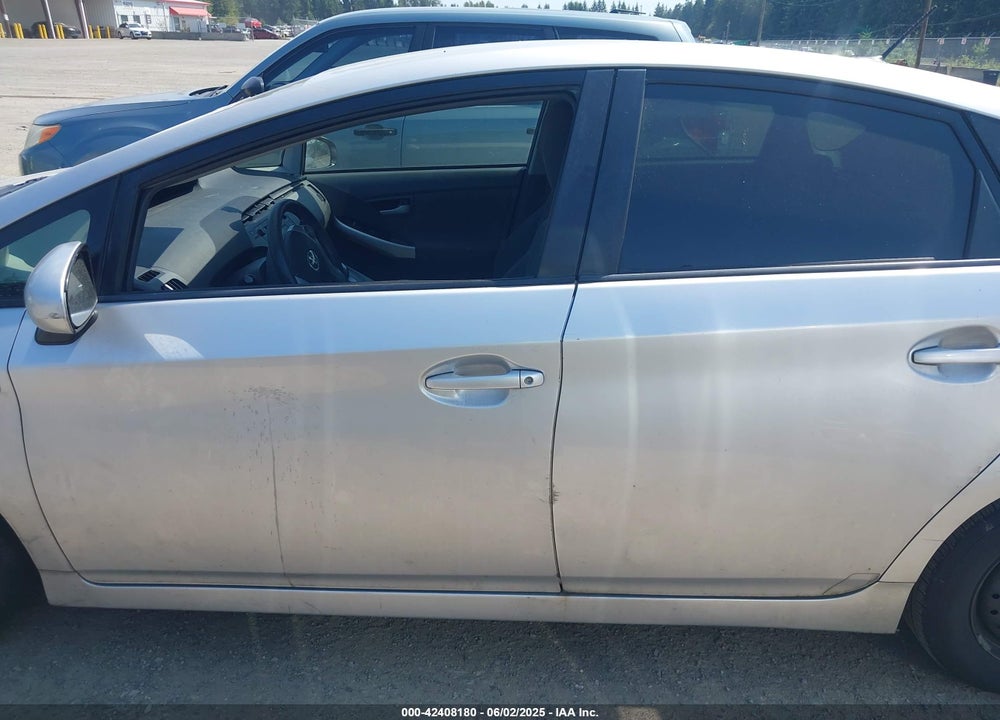 2011 TOYOTA PRIUS TWO VIN: JTDKN3DU9B0272428