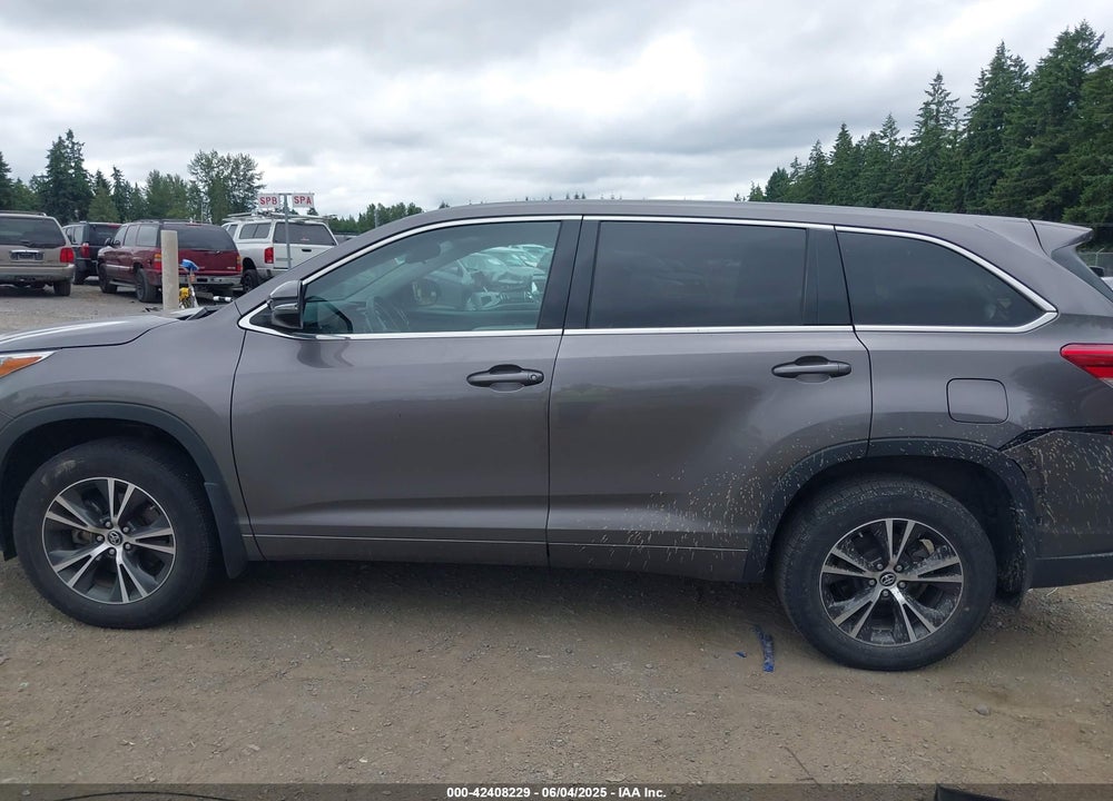 2017 TOYOTA HIGHLANDER LE VIN: 5TDBZRFH8HS429346