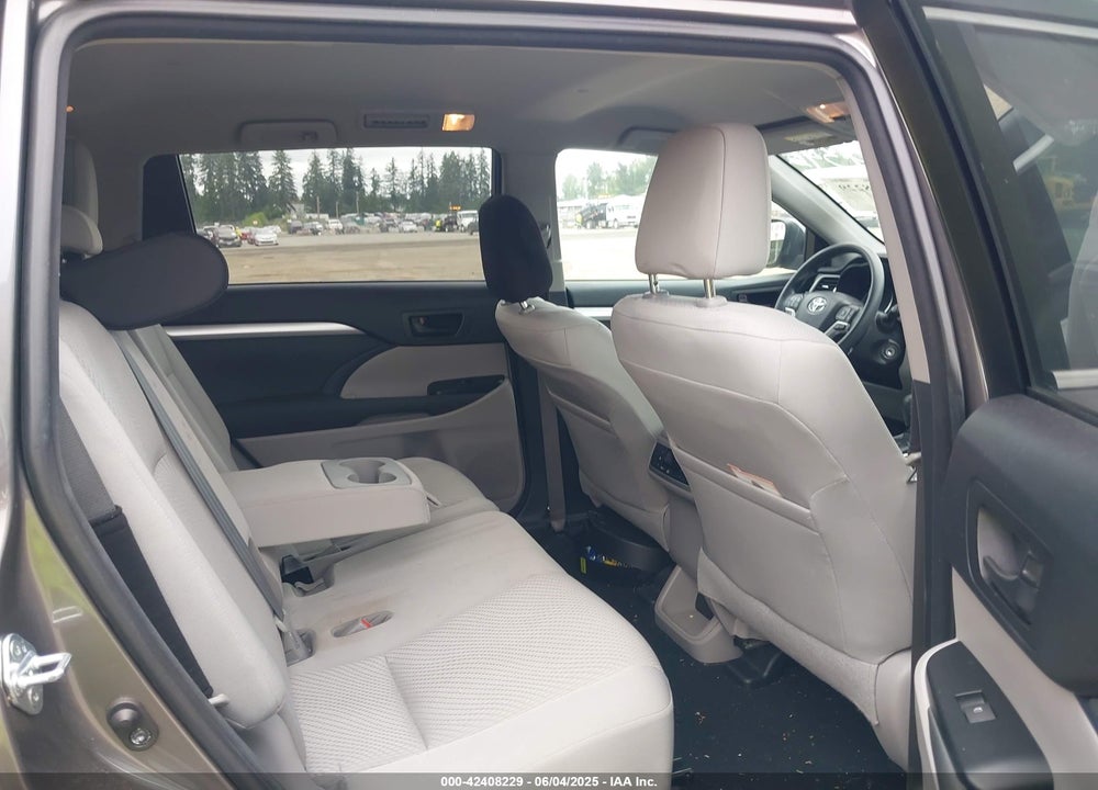 2017 TOYOTA HIGHLANDER LE VIN: 5TDBZRFH8HS429346