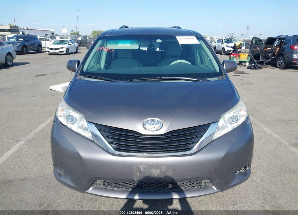 2014 TOYOTA SIENNA LE V6 8 PASSENGER VIN: 5TDKK3DC7ES427253