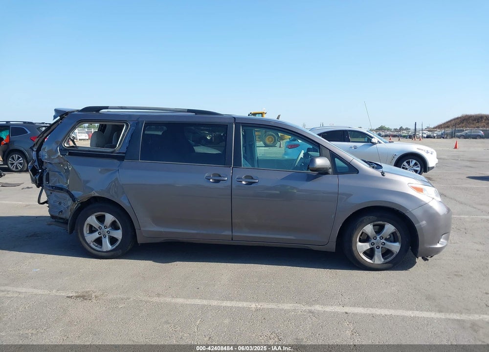 2014 TOYOTA SIENNA LE V6 8 PASSENGER VIN: 5TDKK3DC7ES427253