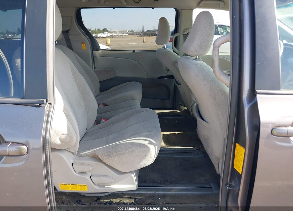 2014 TOYOTA SIENNA LE V6 8 PASSENGER VIN: 5TDKK3DC7ES427253