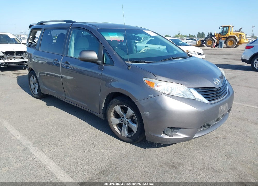 2014 TOYOTA SIENNA LE V6 8 PASSENGER VIN: 5TDKK3DC7ES427253