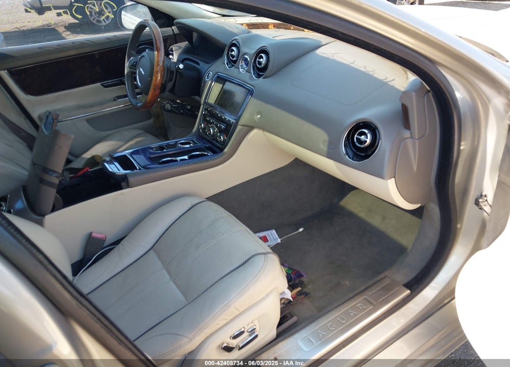 2012 JAGUAR XJ VIN: SAJWA2GB2CLV33546