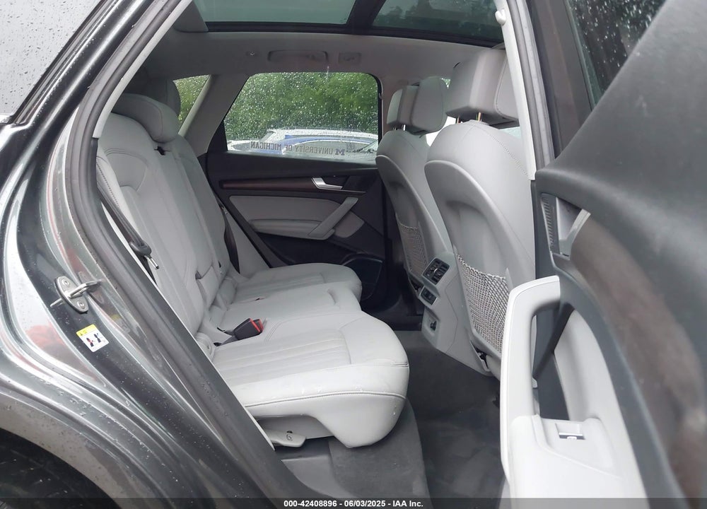 2022 AUDI Q5 VIN: WA1EAAFY2N2058624