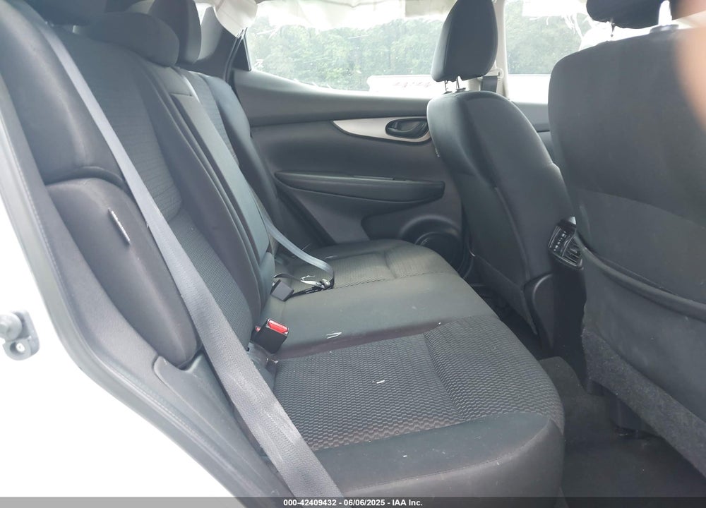 2021 NISSAN ROGUE SPORT VIN: JN1BJ1AV5MW570846