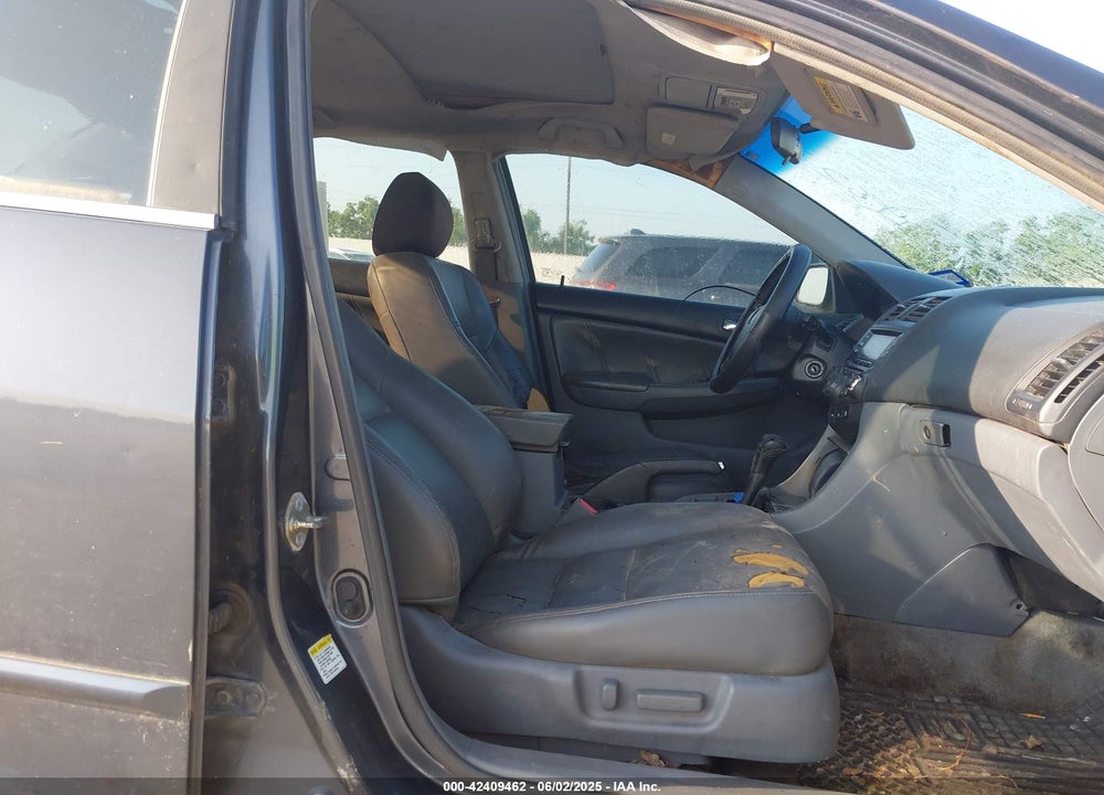 2005 HONDA ACCORD 3.0 EX VIN: 1HGCM66555A009576