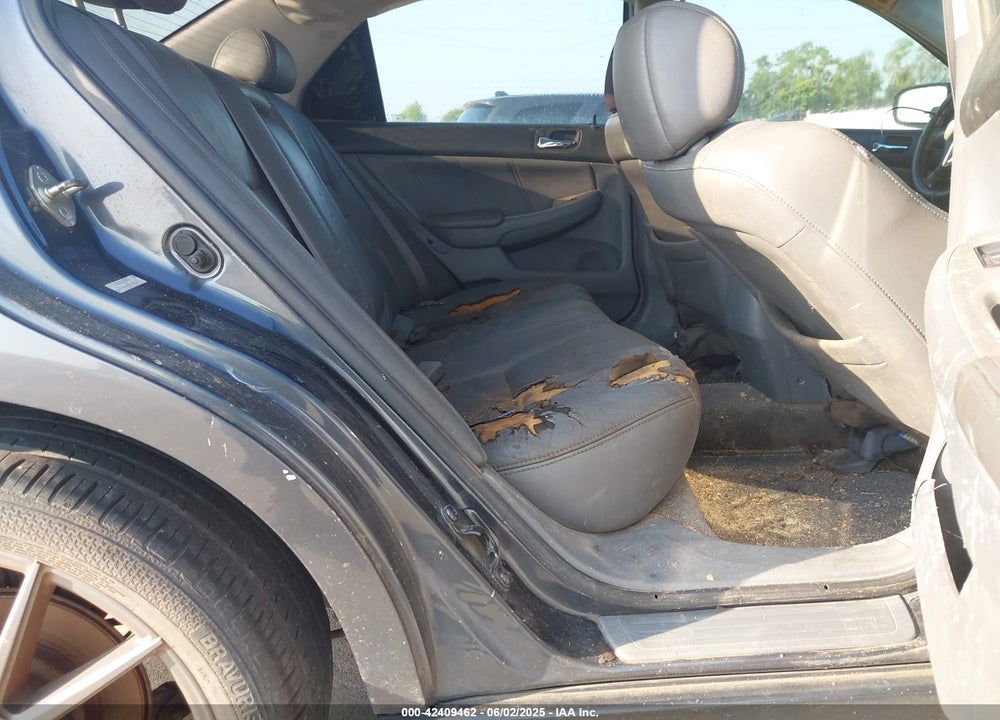 2005 HONDA ACCORD 3.0 EX VIN: 1HGCM66555A009576