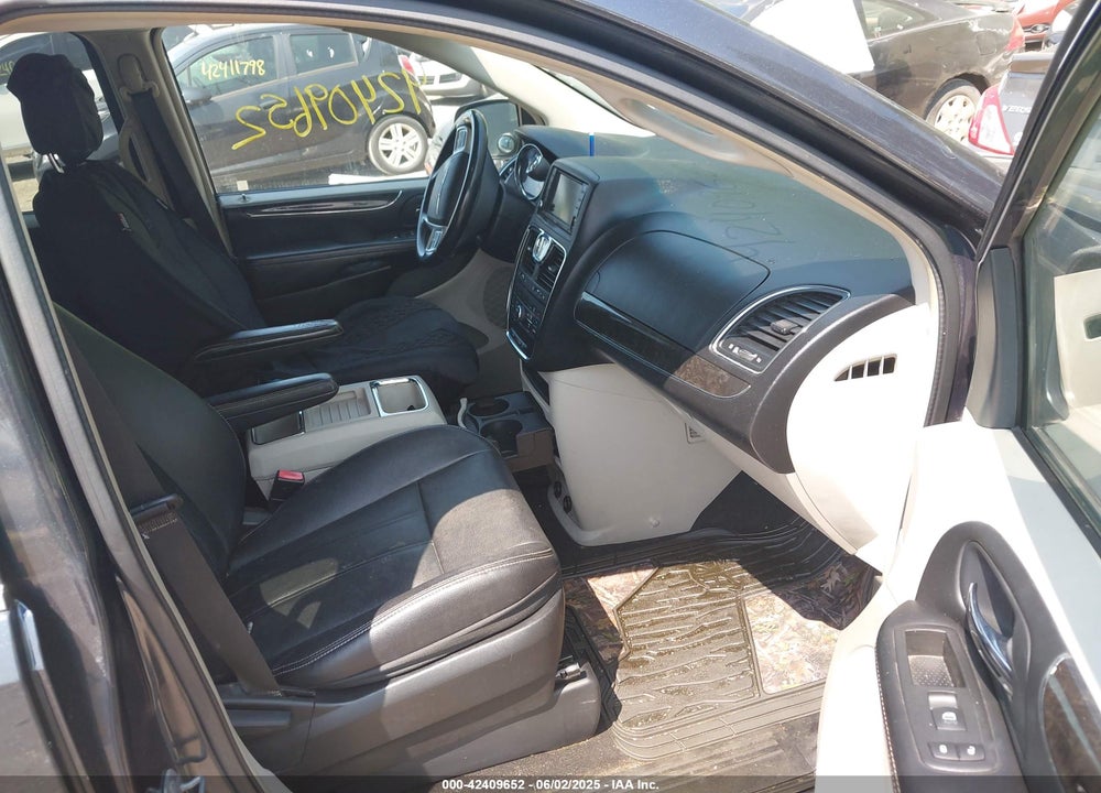 2014 CHRYSLER TOWN & COUNTRY VIN: 2C4RC1BG5ER403175
