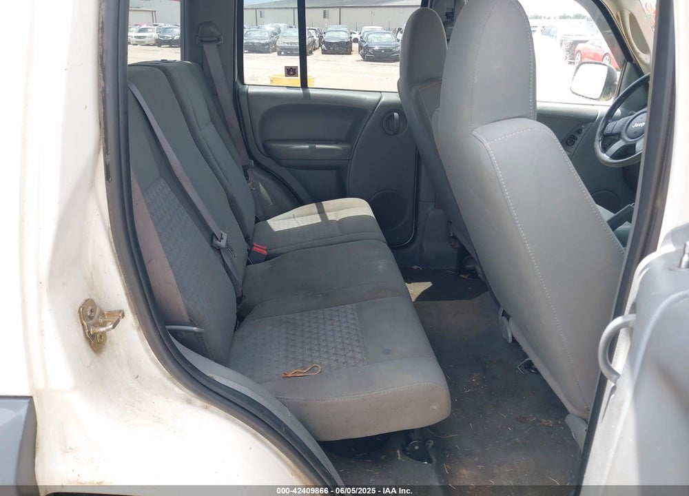 2005 JEEP LIBERTY SPORT VIN: 1J4GL48K55W716474