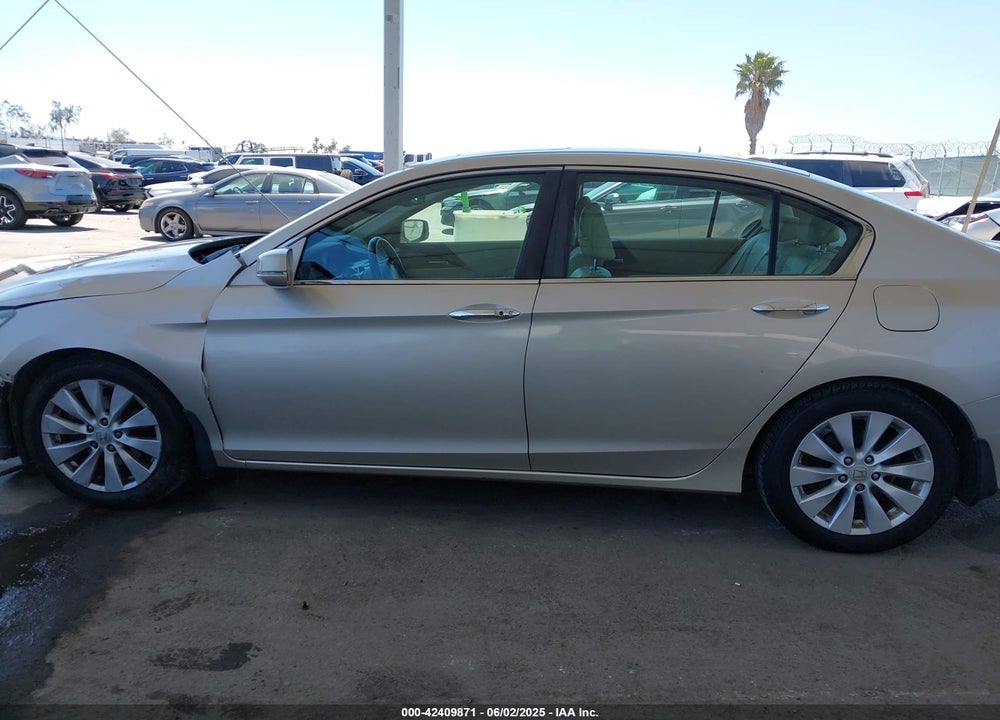 2013 HONDA ACCORD VIN: 1HGCR2F81DA153788