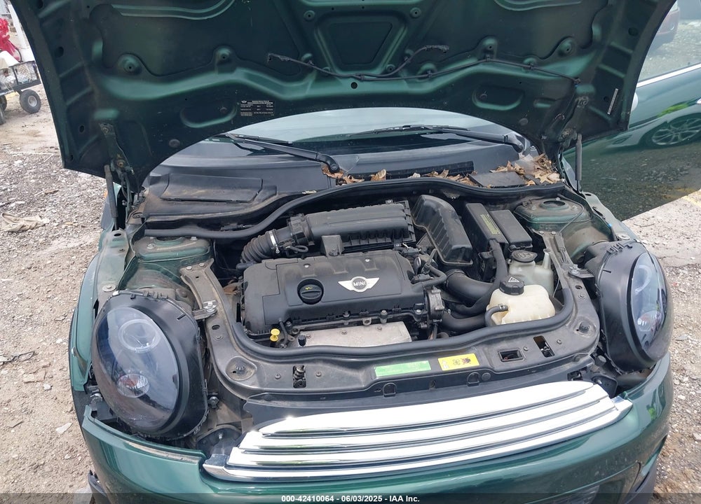2011 MINI COOPER VIN: WMWSU3C56BT095684
