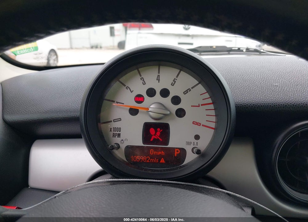 2011 MINI COOPER VIN: WMWSU3C56BT095684