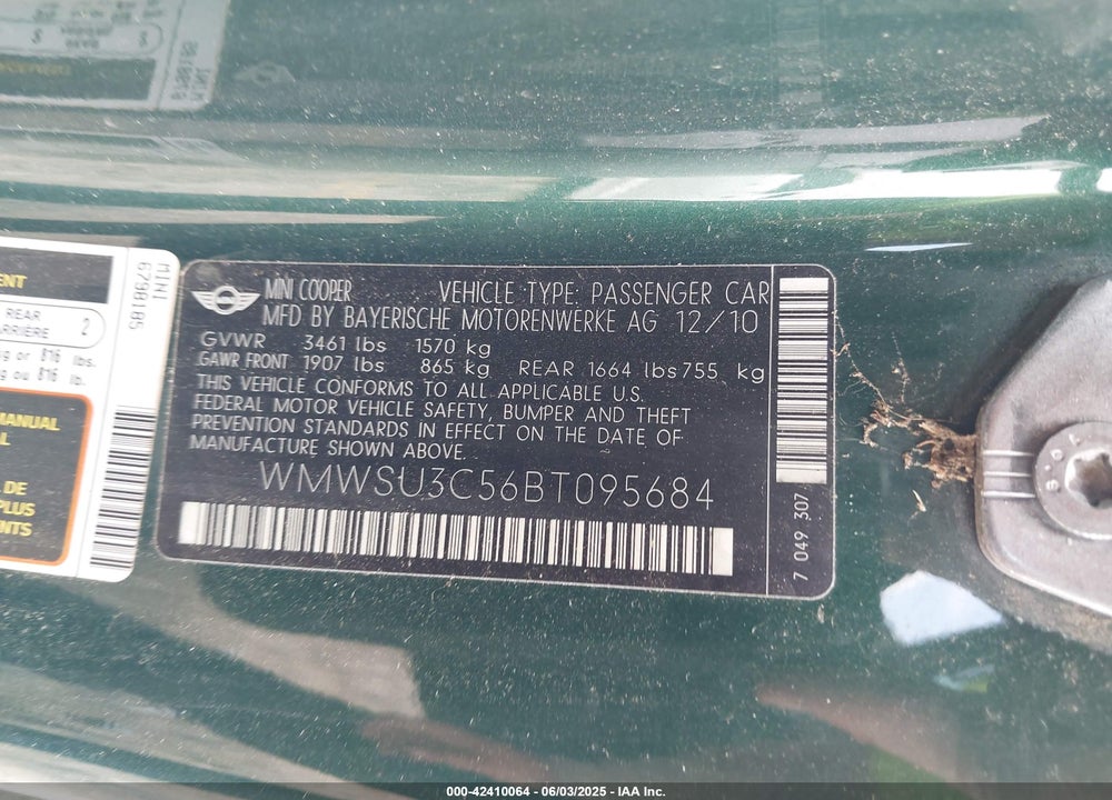 2011 MINI COOPER VIN: WMWSU3C56BT095684