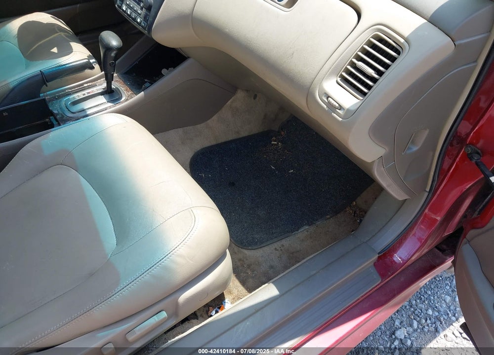2001 HONDA ACCORD 3.0 EX VIN: 1HGCG16561A057317