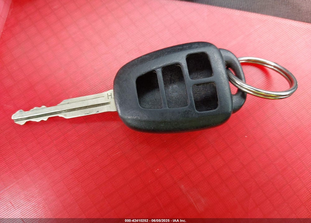 2015 TOYOTA RAV4 XLE VIN: 2T3WFREV0FW182871