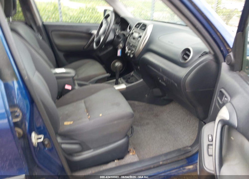 2004 TOYOTA RAV4 VIN: JTEGD20V240025428