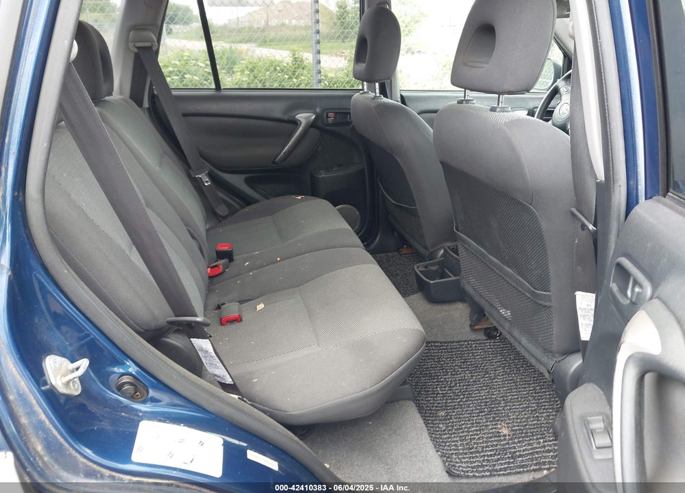 2004 TOYOTA RAV4 VIN: JTEGD20V240025428