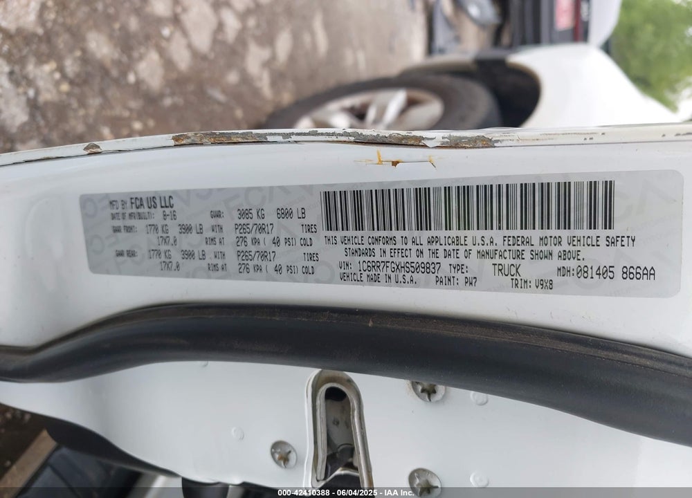 2017 RAM 1500 VIN: 1C6RR7FGXHS509837