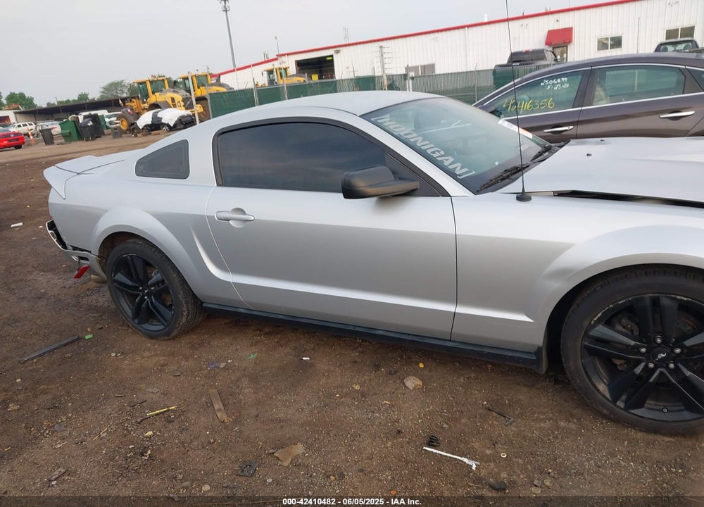 2008 FORD MUSTANG VIN: 1ZVHT80N685158231