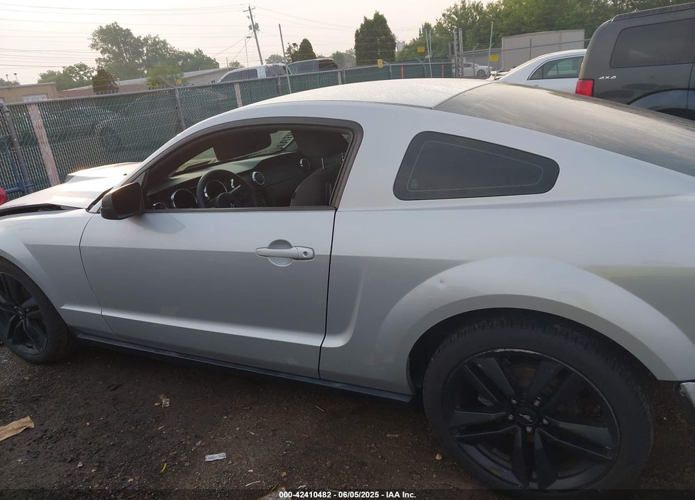 2008 FORD MUSTANG VIN: 1ZVHT80N685158231