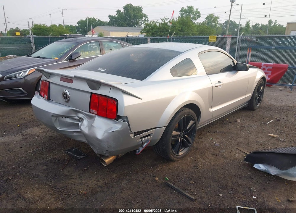 2008 FORD MUSTANG VIN: 1ZVHT80N685158231
