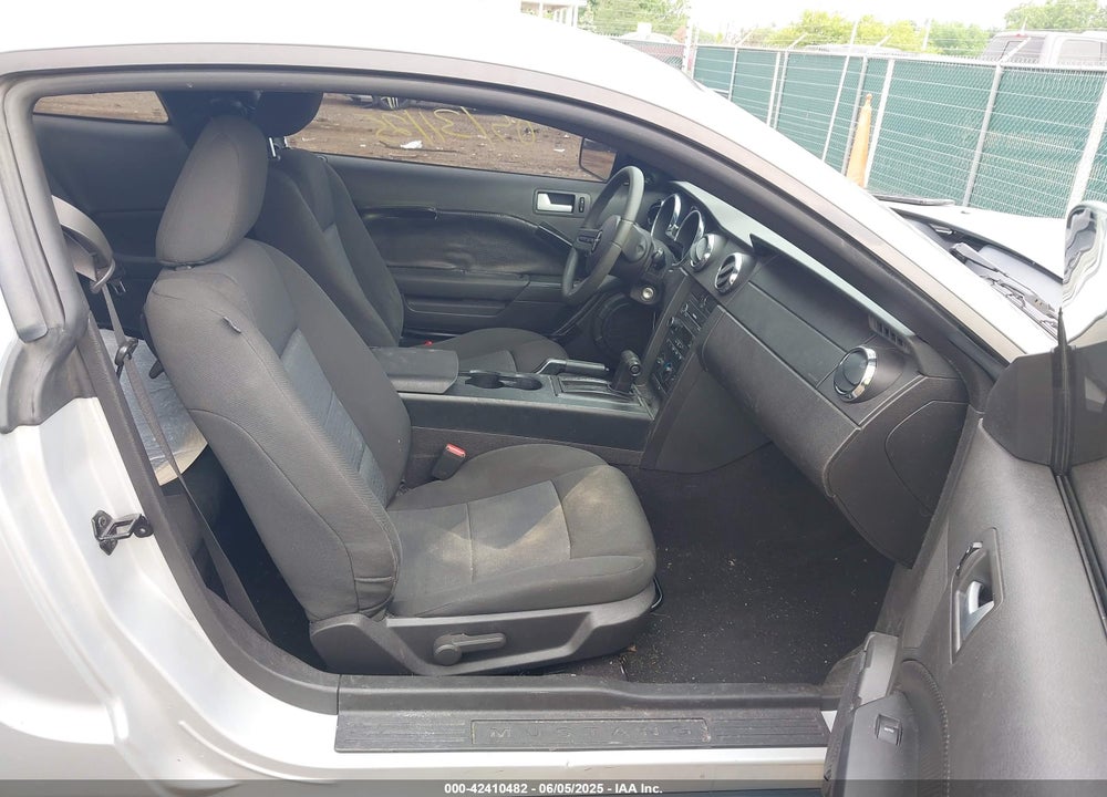 2008 FORD MUSTANG VIN: 1ZVHT80N685158231